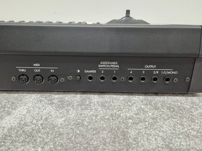 Korg i30 - Synthesizer & Music Workstation Includes Soft Bag