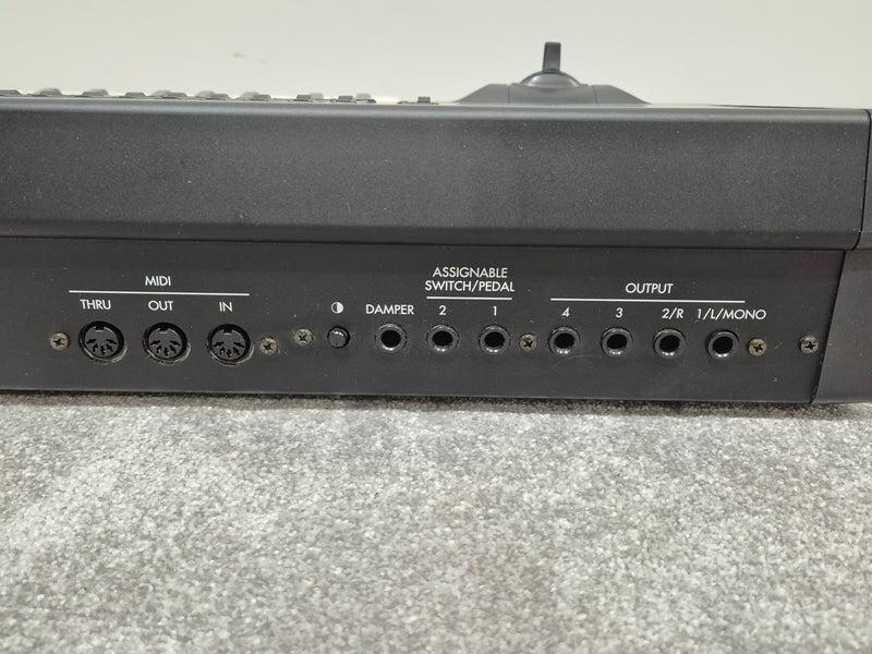 Korg i30 - Synthesizer & Music Workstation Includes Soft Bag - Image 11