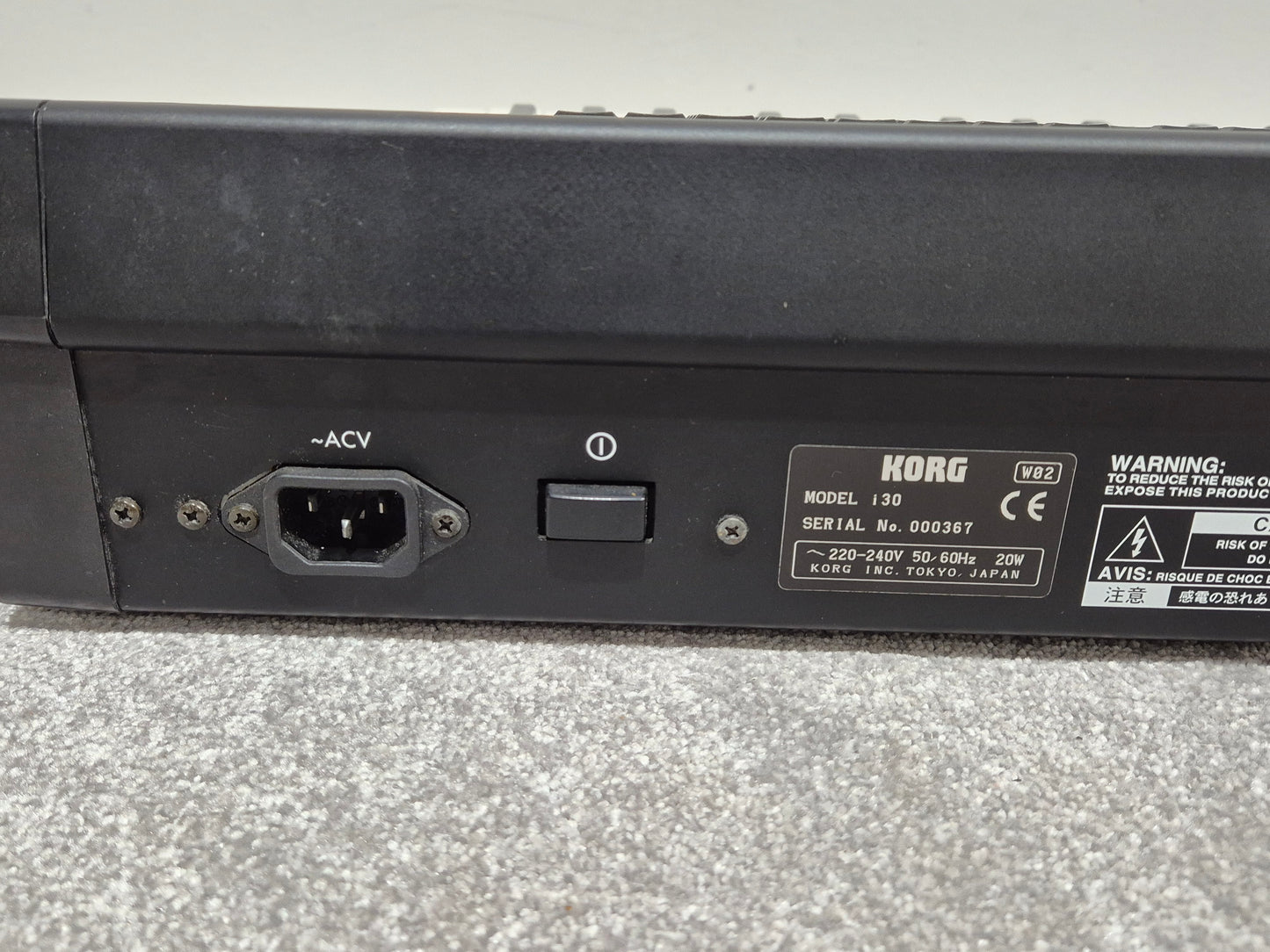 Korg i30 - Synthesizer & Music Workstation Includes Soft Bag