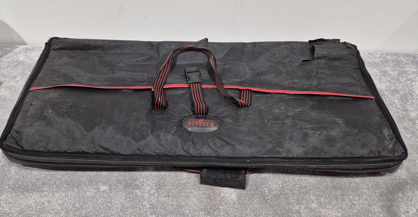 Korg i30 - Synthesizer & Music Workstation Includes Soft Bag
