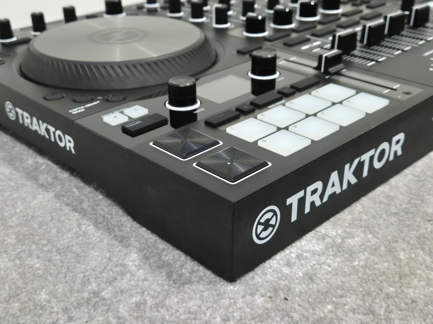 Native Instruments Traktor Kontrol S4 MK3 - 4 Channel DJ Controller