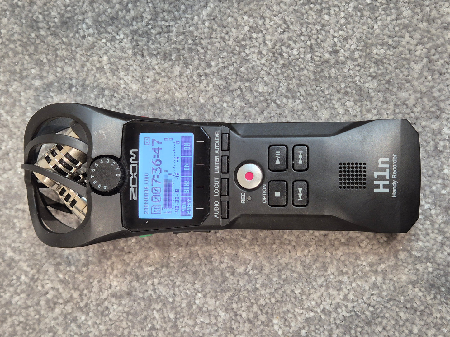 Zoom H1n - Portable High-Resolution Audio Recorder with Original Box