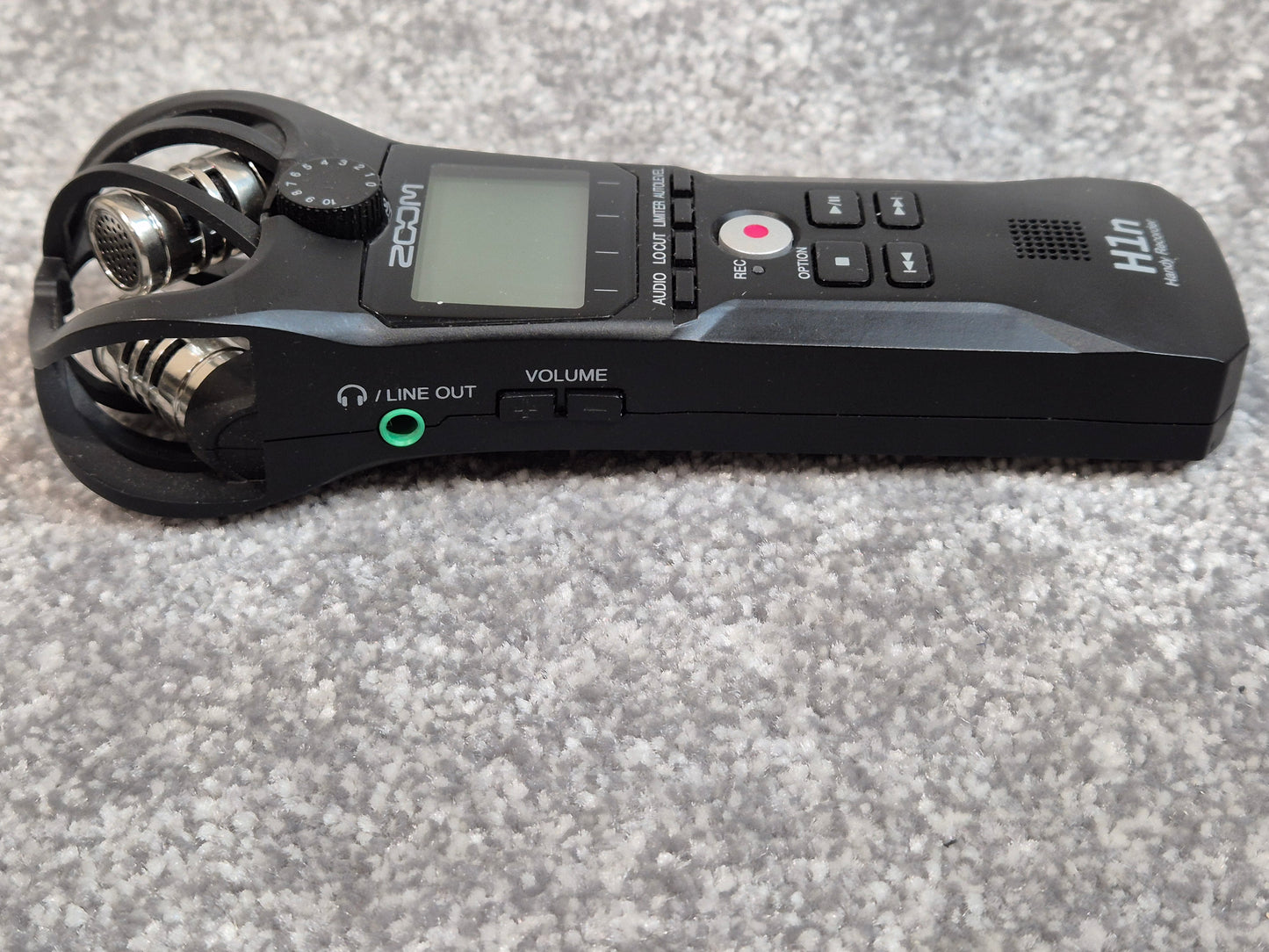 Zoom H1n - Portable High-Resolution Audio Recorder with Original Box