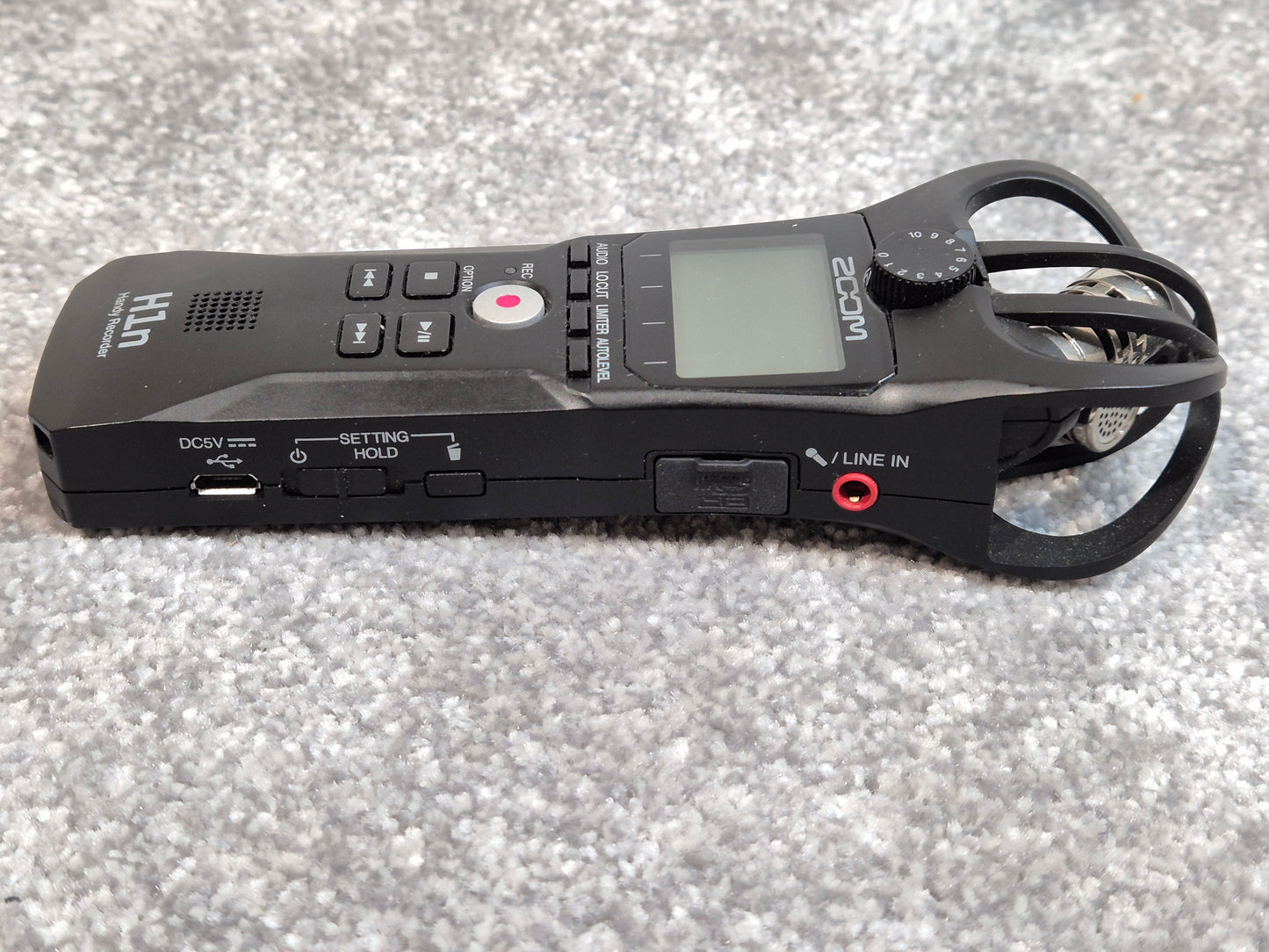 Zoom H1n - Portable High-Resolution Audio Recorder with Original Box
