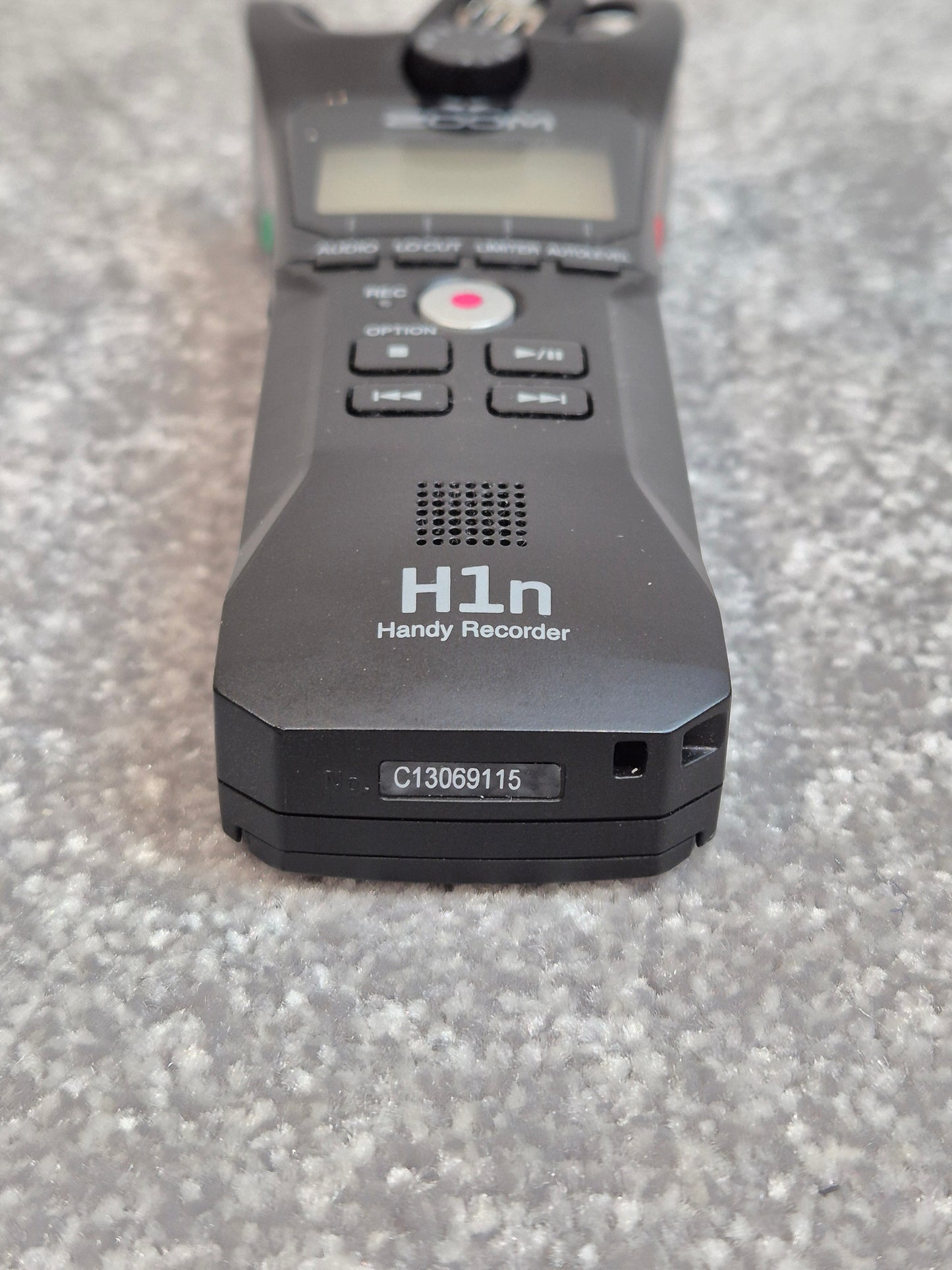 Zoom H1n - Portable High-Resolution Audio Recorder with Original Box