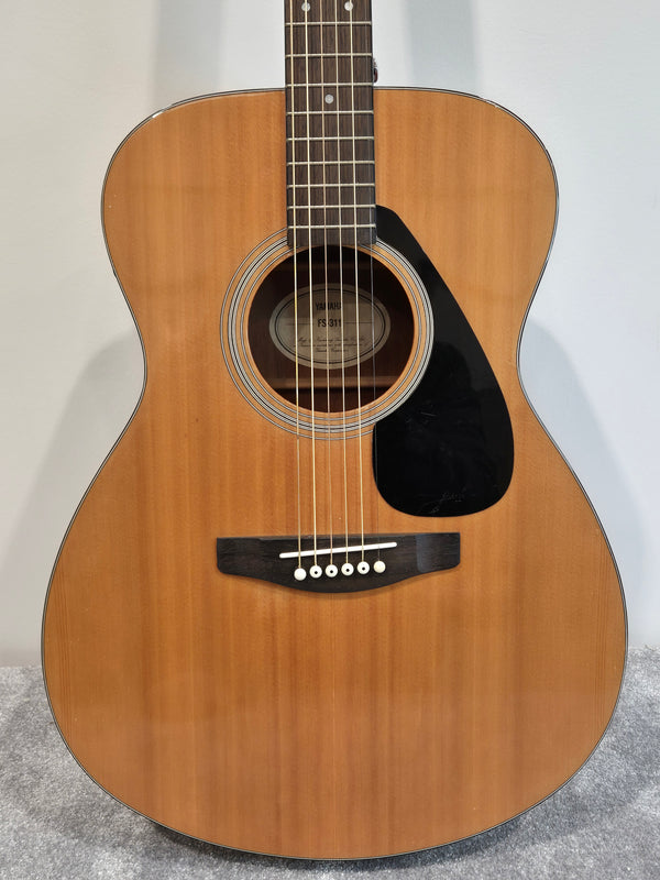 Yamaha FS-311 Acoustic Guitar - Spruce Top, Nato Back & Sides - Good