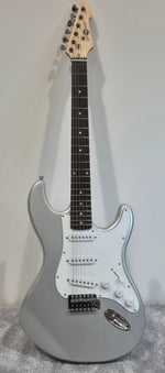 Gear4Music LA Series Stratocaster Electric Guitar and Gig Bag - Metallic Silver - Image 2