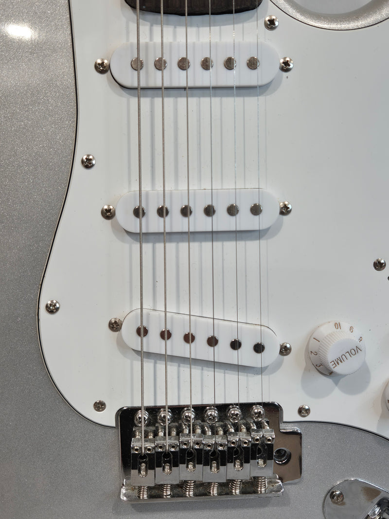 Gear4Music LA Series Stratocaster Electric Guitar and Gig Bag - Metallic Silver - Image 3