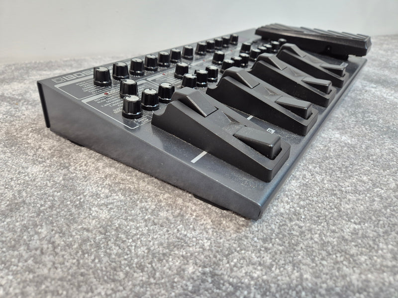 Boss ME-80 - Compact Multi-Effects Pedal - Original Box and Power Supply - Image 2