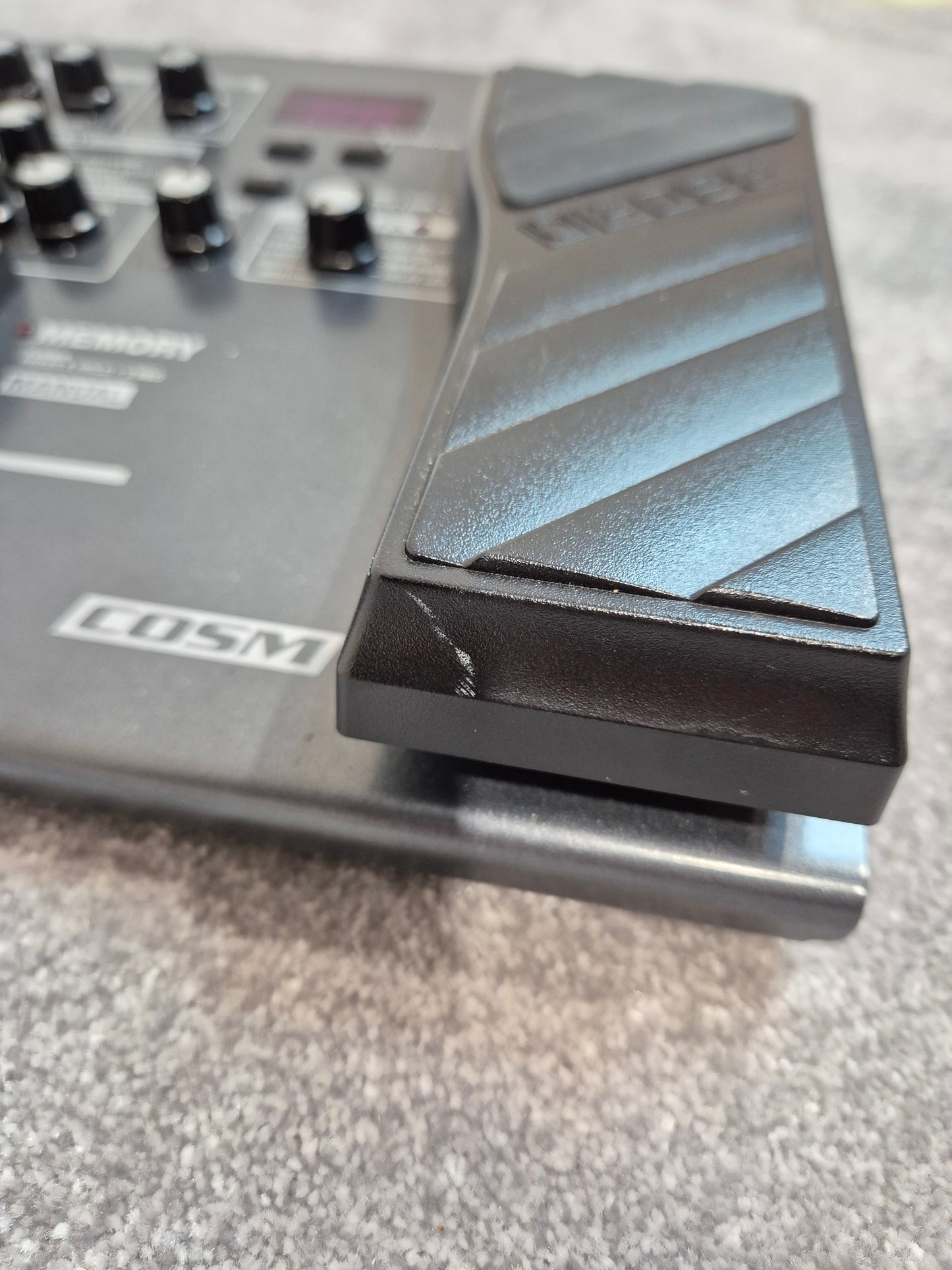 Boss ME-80 - Compact Multi-Effects Pedal - Original Box and Power Supply