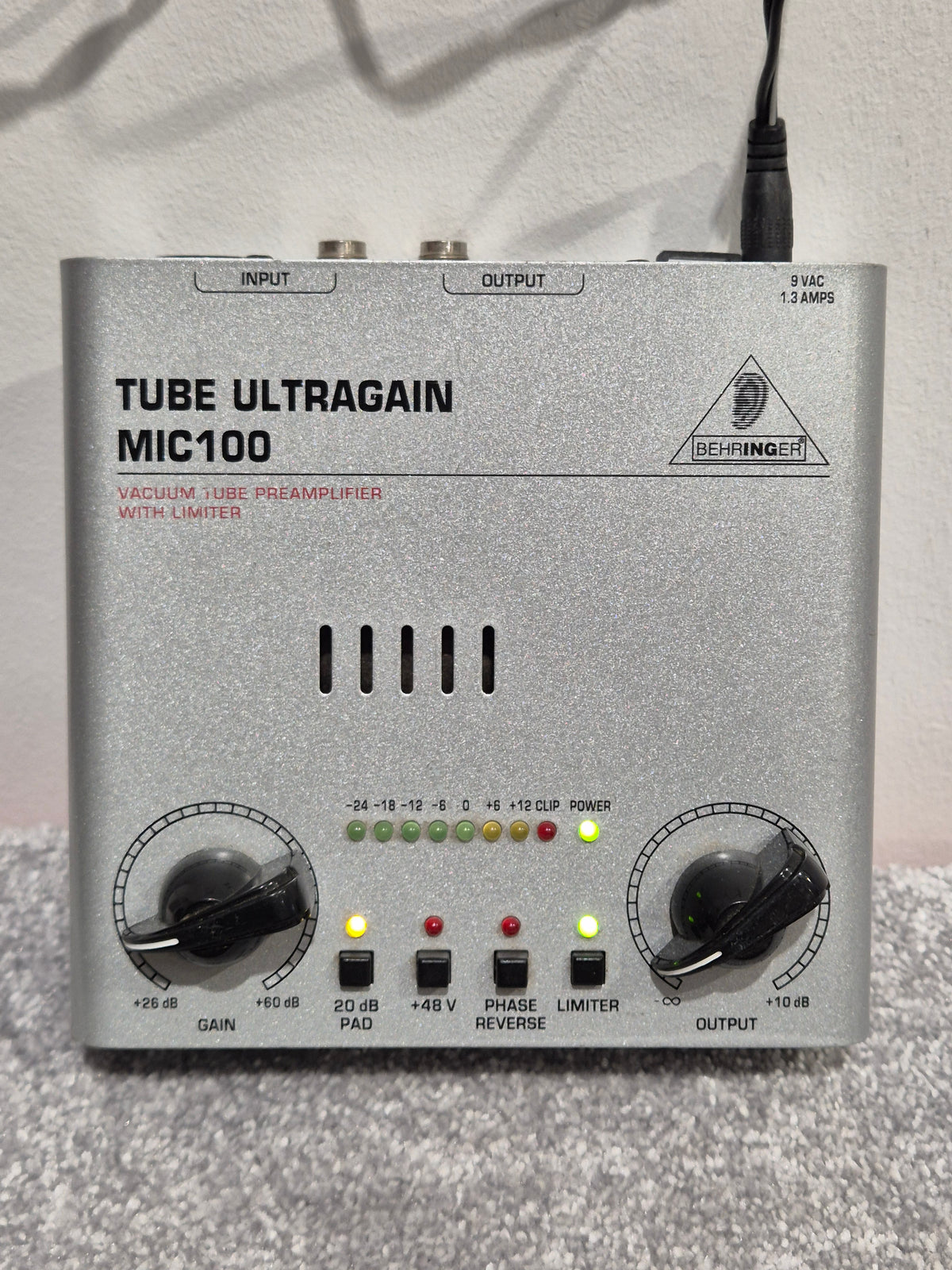 Behringer Tube Ultragain MIC100 - Tube Preamplifier with Limiter