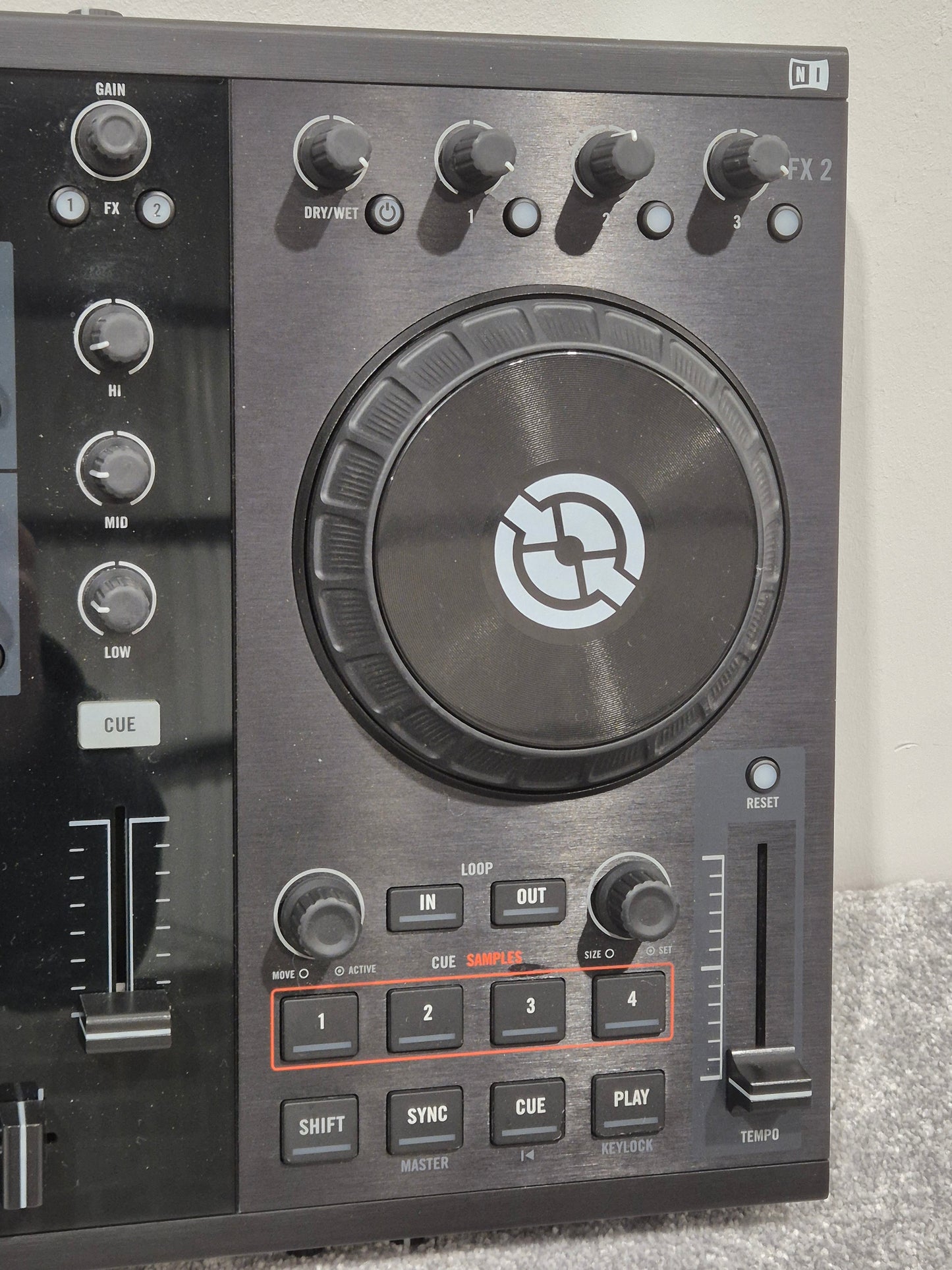 Native Instruments Traktor Kontrol S2 MK I - 2-Channel Digital DJ Controller