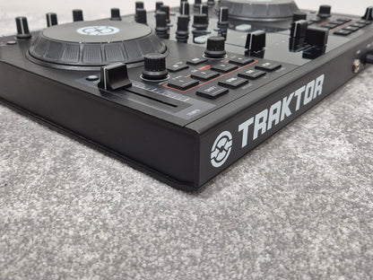 Native Instruments Traktor Kontrol S2 MK I - 2-Channel Digital DJ Controller