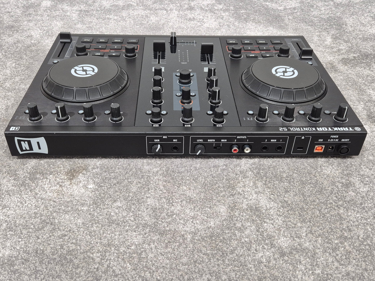 Native Instruments Traktor Kontrol S2 MK I - 2-Channel Digital DJ Controller