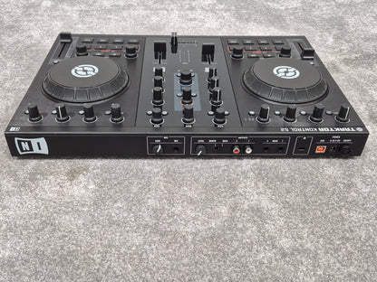 Native Instruments Traktor Kontrol S2 MK I - 2-Channel Digital DJ Controller