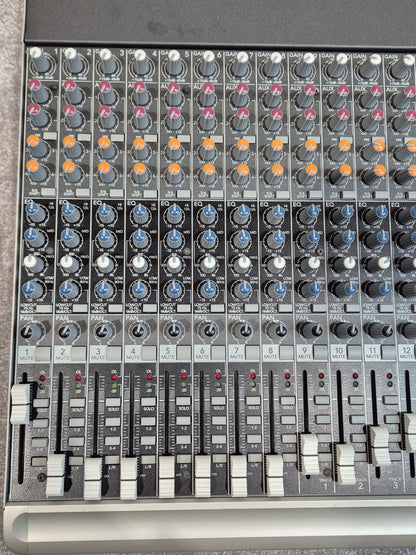 Mackie 1604 VLZ3 - 16-Channel Compact Mixer + Flight Case