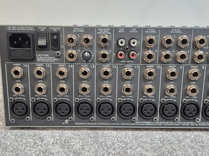 Mackie 1604 VLZ3 - 16-Channel Compact Mixer + Flight Case
