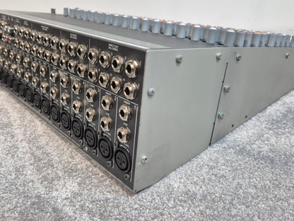 Mackie 1604 VLZ3 - 16-Channel Compact Mixer + Flight Case