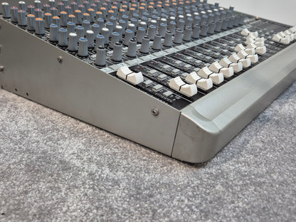 Mackie 1604 VLZ3 - 16-Channel Compact Mixer + Flight Case