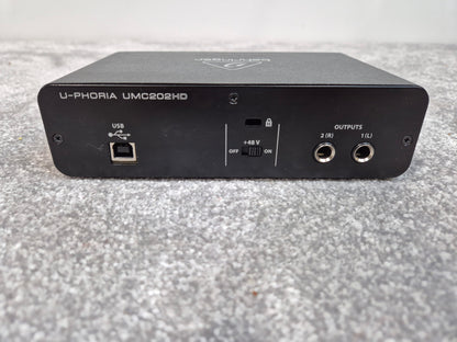 Behringer UMC202HD -  2-inputs and 2-outputs USB Audio Interface