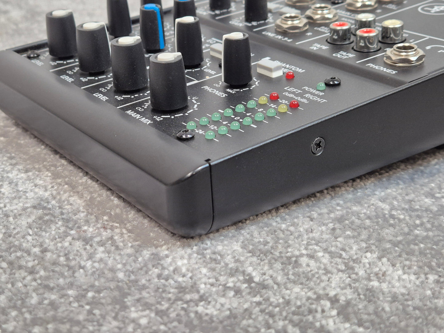Mackie 402VLZ4 - 4-channel Compact Analogue Mixer