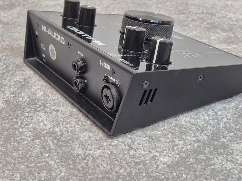 M-Audio AIR 192/4 - Audio Interface Designed for Recording, Podcasting and Streaming - Image 5