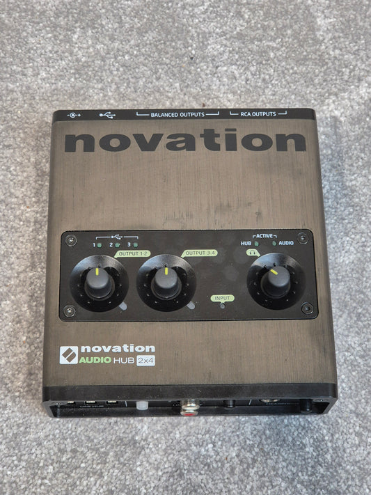 Novation Audio Hub 2x4 - Audio Interface