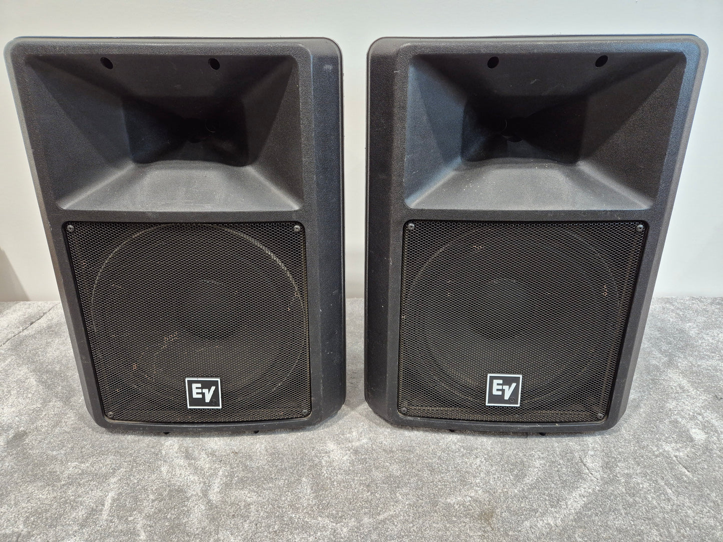 Electro Voice SX300 - Compact and Lightweight High-Power Speaker System - Pair