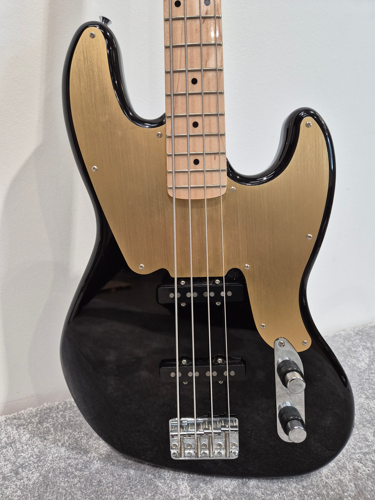 Squier Paranormal Series 54 Jazz Bass - Black and Gold w/ Soft Gig Bag