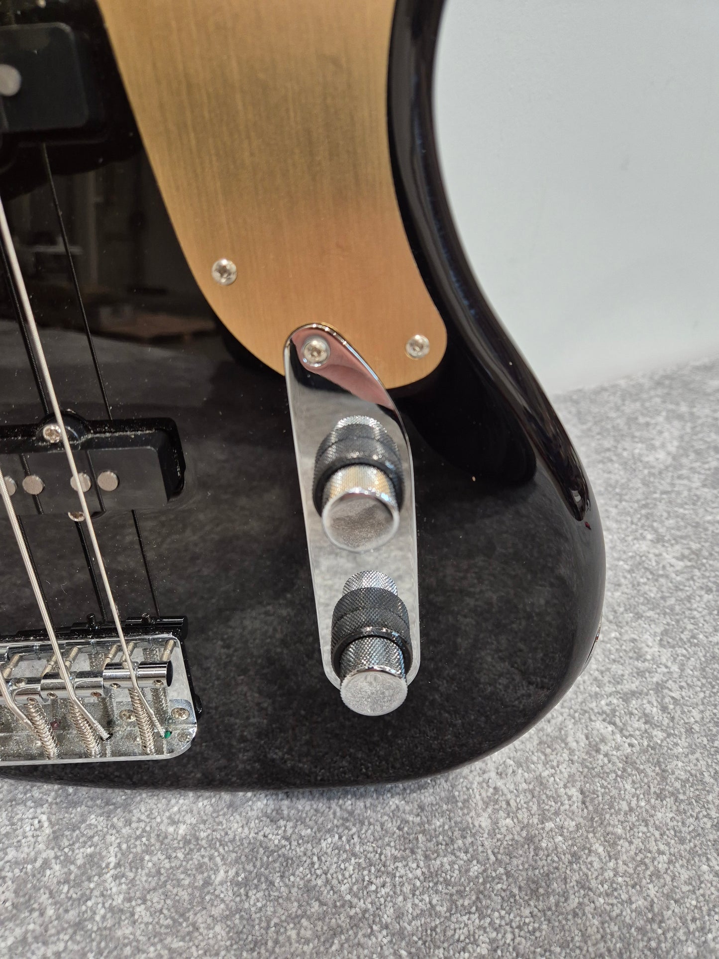 Squier Paranormal Series 54 Jazz Bass - Black and Gold w/ Soft Gig Bag