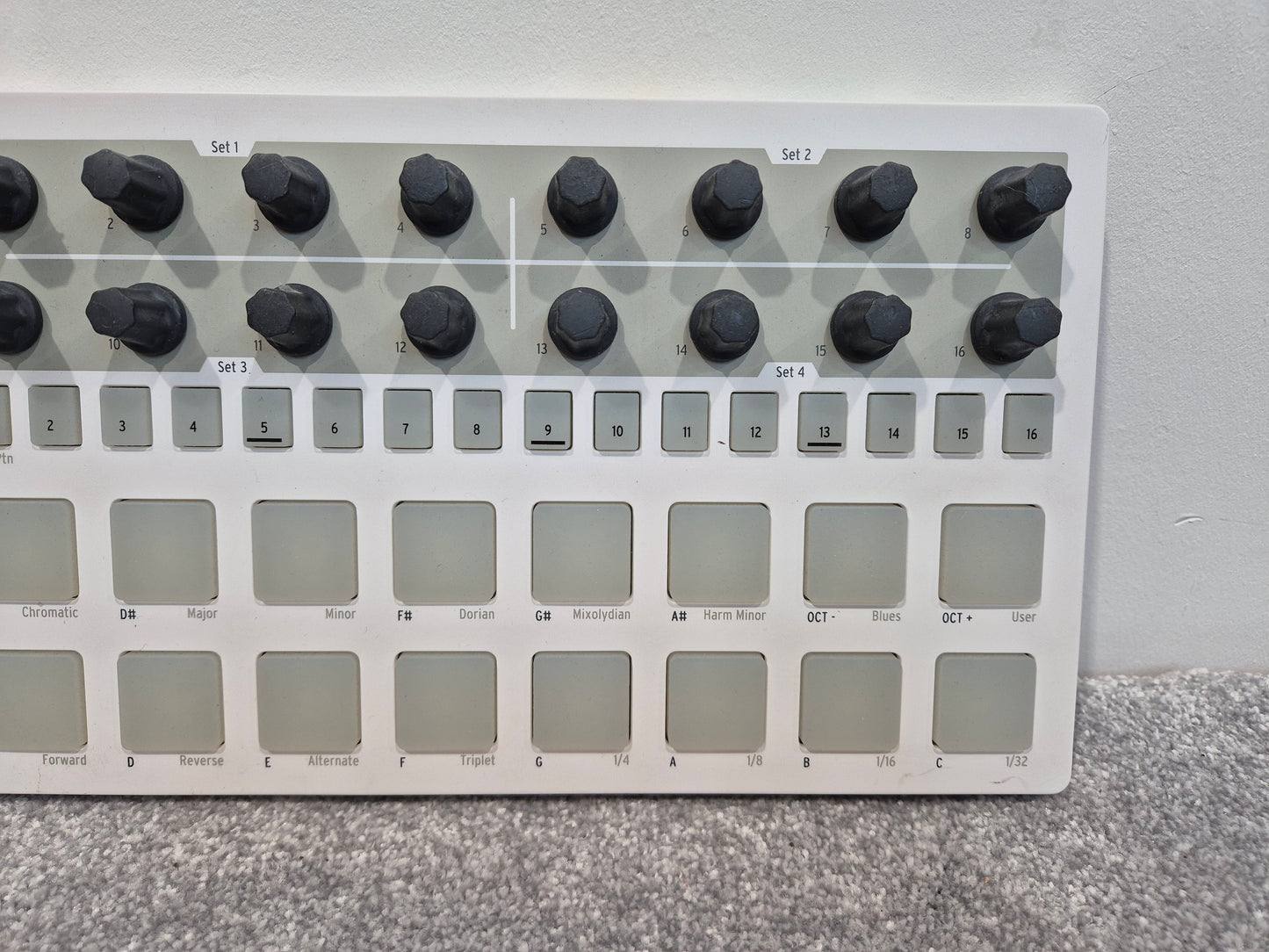 Arturia BeatStep Pro - Versatile Controller and Performance Sequencer