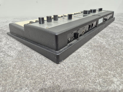 Korg microKORG XL Professional Analogue Modelling Synthesizer with Vocoder