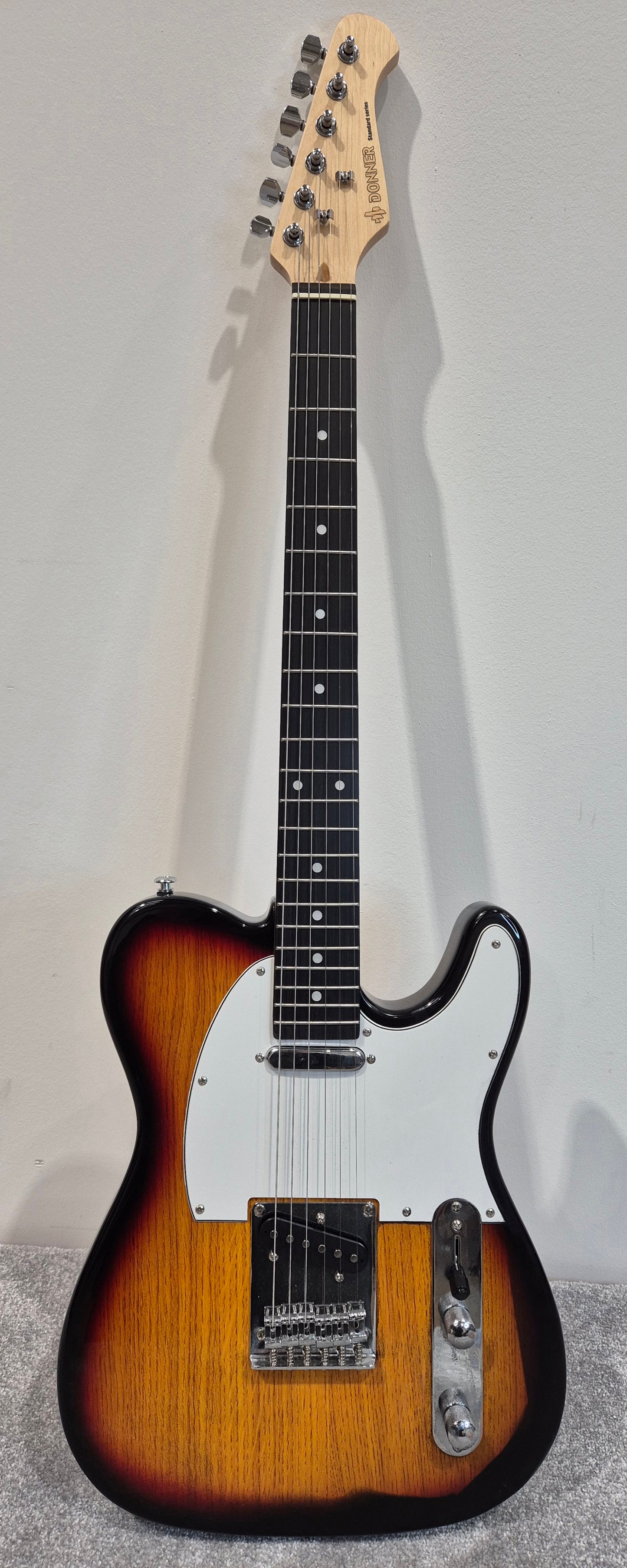 Donner Standard Series - Electric Guitar - Sunburst w/ Donner Soft Gig Bag