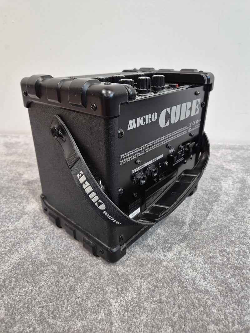 Roland Micro Cube - Portable Guitar Amplifier - Battery or Mains Power - Image 3