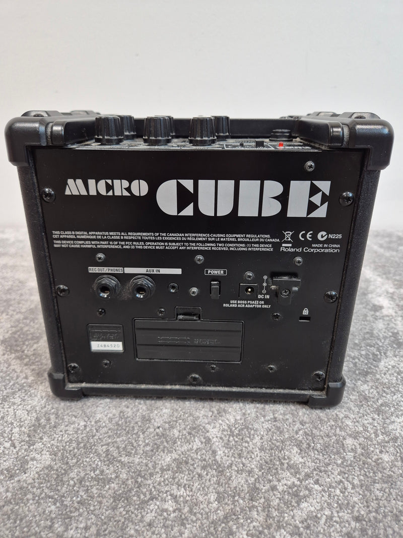 Roland Micro Cube - Portable Guitar Amplifier - Battery or Mains Power - Image 4