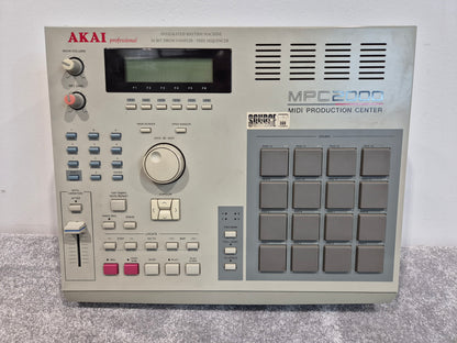 Akai MPC 2000 - 64-Track sampler-Sequencer Workstation w/ Zip Drive