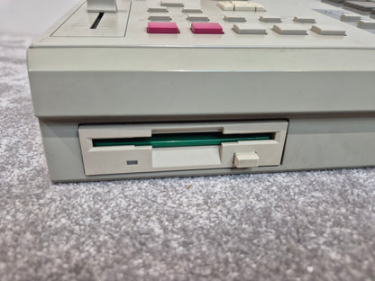 Akai MPC 2000 - 64-Track sampler-Sequencer Workstation w/ Zip Drive