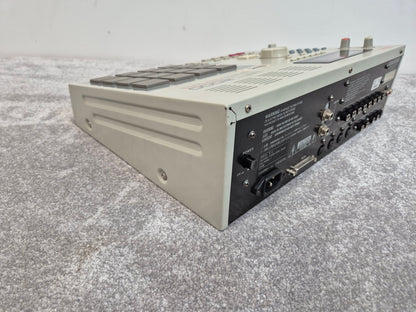 Akai MPC 2000 - 64-Track sampler-Sequencer Workstation w/ Zip Drive