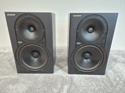 Mackie HR824 - 8-inch Active studio monitor - Pair ( One Faulty Woofer)