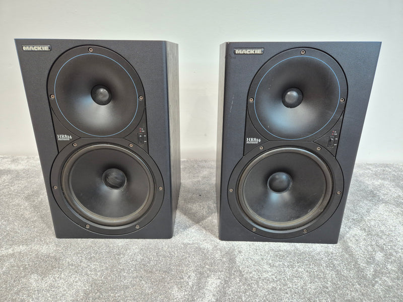 Mackie HR824 - 8-inch Active studio monitor - Pair ( One Faulty Woofer) - Image 1