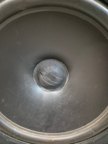 Mackie HR824 - 8-inch Active studio monitor - Pair ( One Faulty Woofer)
