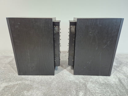 Mackie HR824 - 8-inch Active studio monitor - Pair ( One Faulty Woofer)