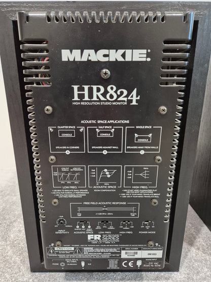 Mackie HR824 - 8-inch Active studio monitor - Pair ( One Faulty Woofer)