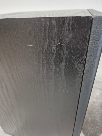 Mackie HR824 - 8-inch Active studio monitor - Pair ( One Faulty Woofer)