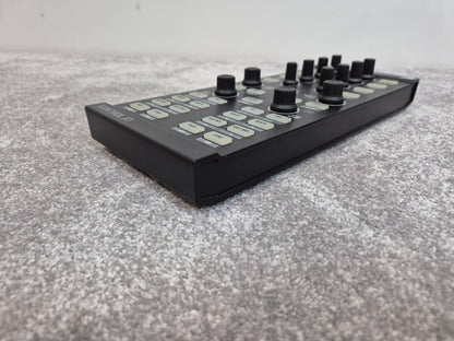 Native Instruments Traktor Kontrol X1 - USB DJ Controller w/ Soft Case