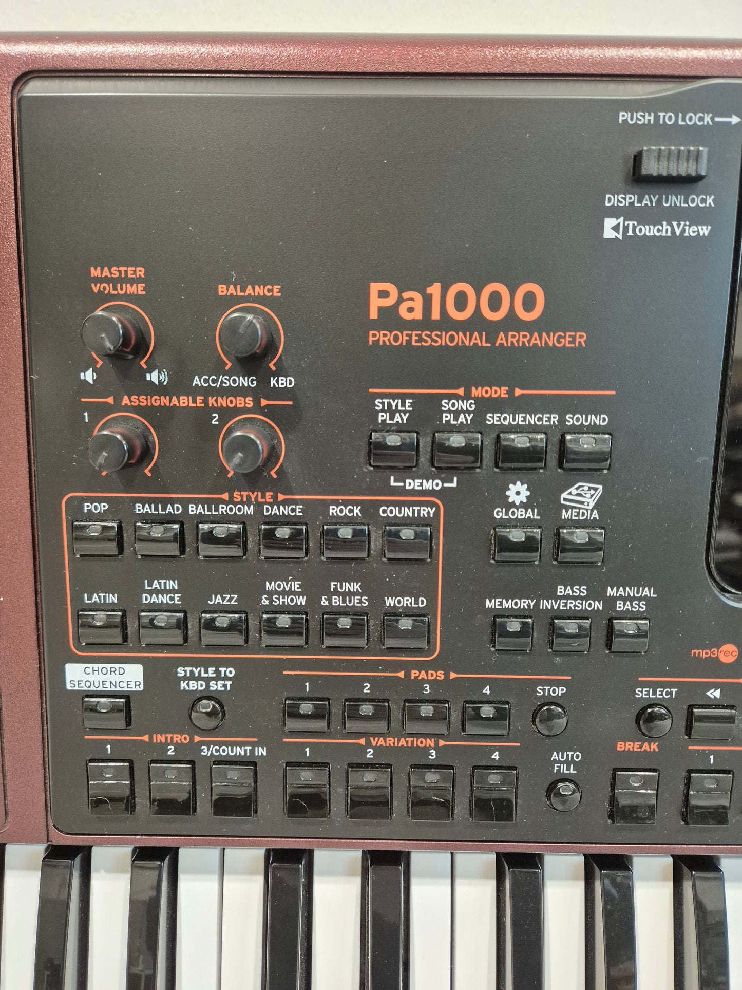 Korg PA1000 Professional Arranger - 61-keys Semi-Weighted Keyboard w/ Original Box