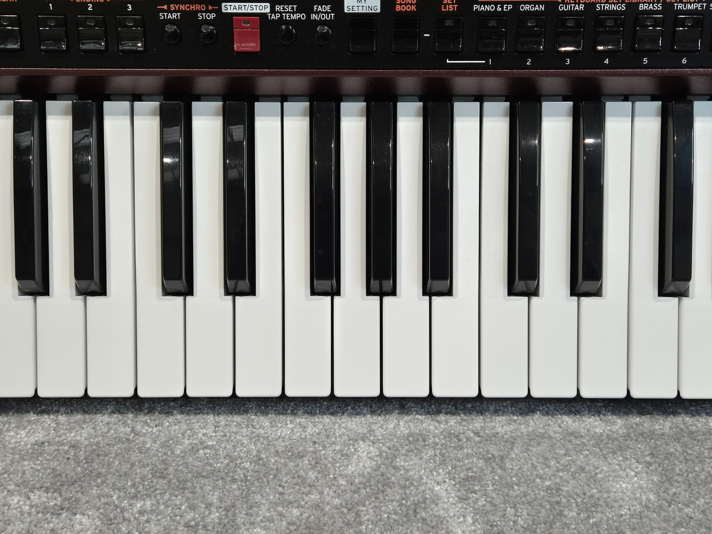 Korg PA1000 Professional Arranger - 61-keys Semi-Weighted Keyboard w/ Original Box