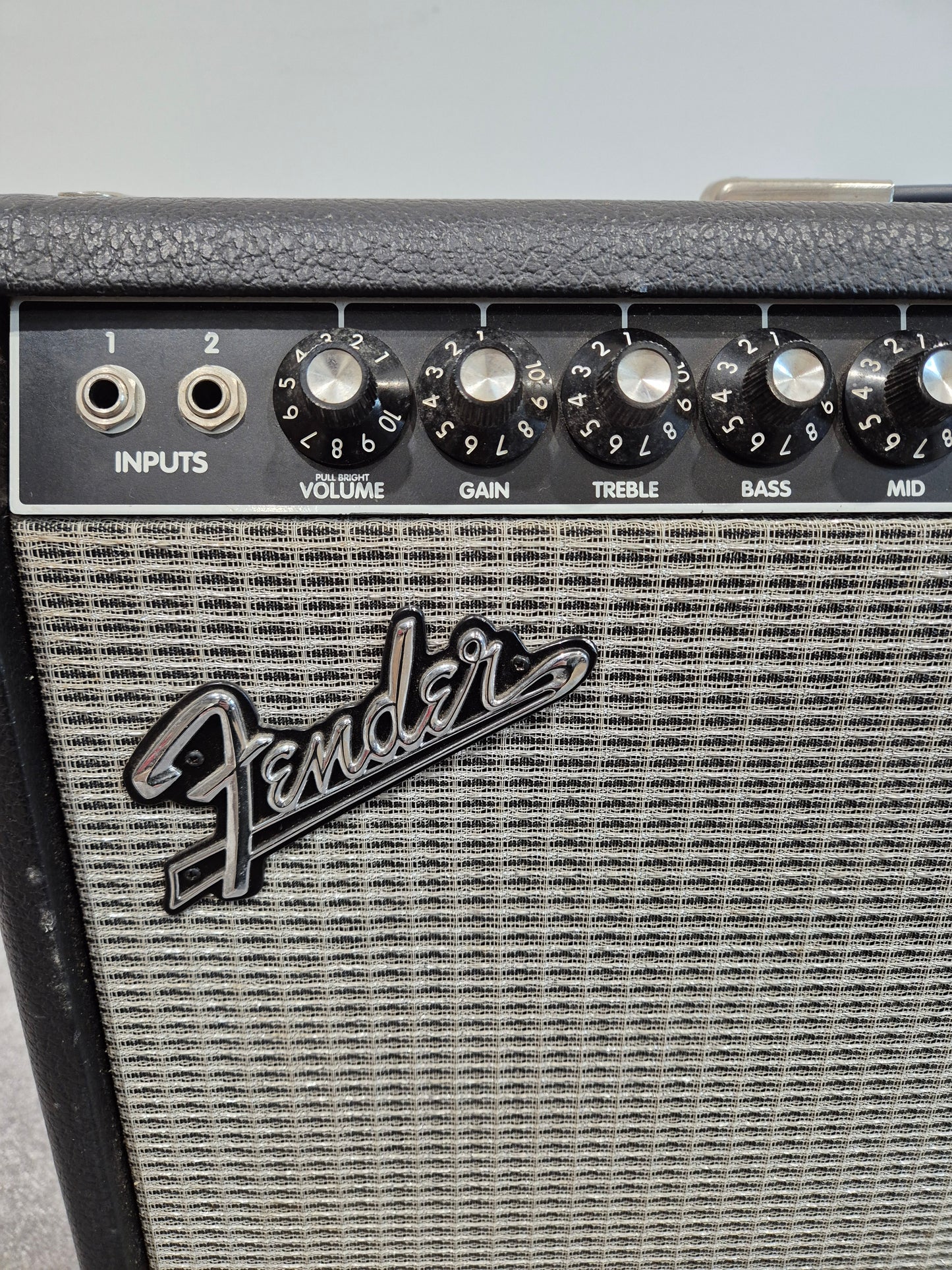 Fender Twin Amp - 100-watts Versatile Guitar Amplifier