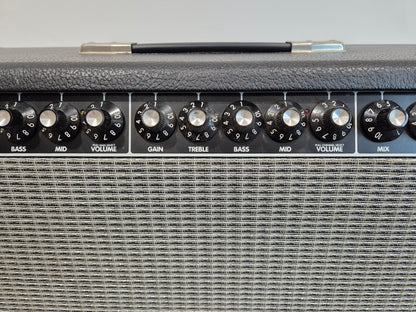 Fender Twin Amp - 100-watts Versatile Guitar Amplifier