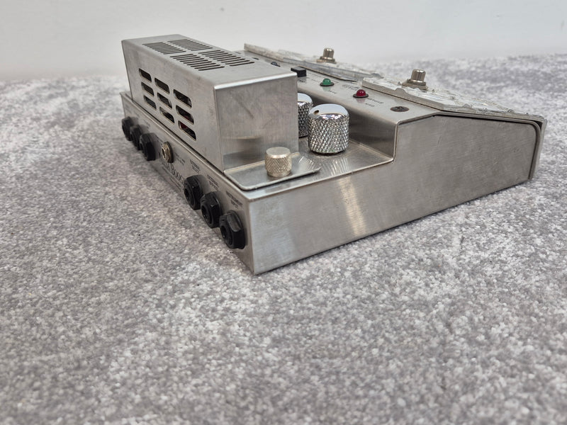 Mesa V Twin Amp - All-Tube Dual Channel Preamp Pedal - Image 4